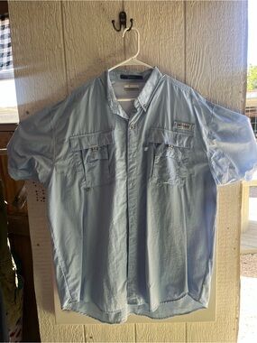 Columbia Men’s Light Blue Short Sleeve Outdoor Button-Down Shirt